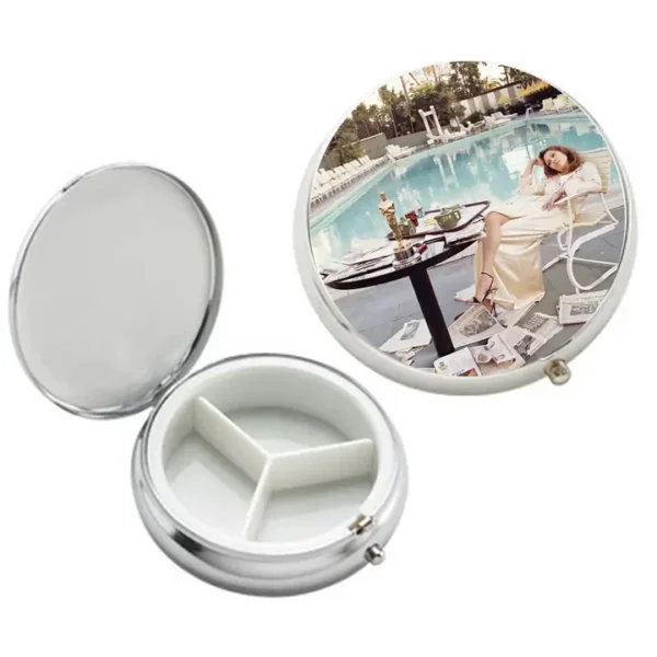 round pillcase with image of Faye Dunaway after winning Oscar